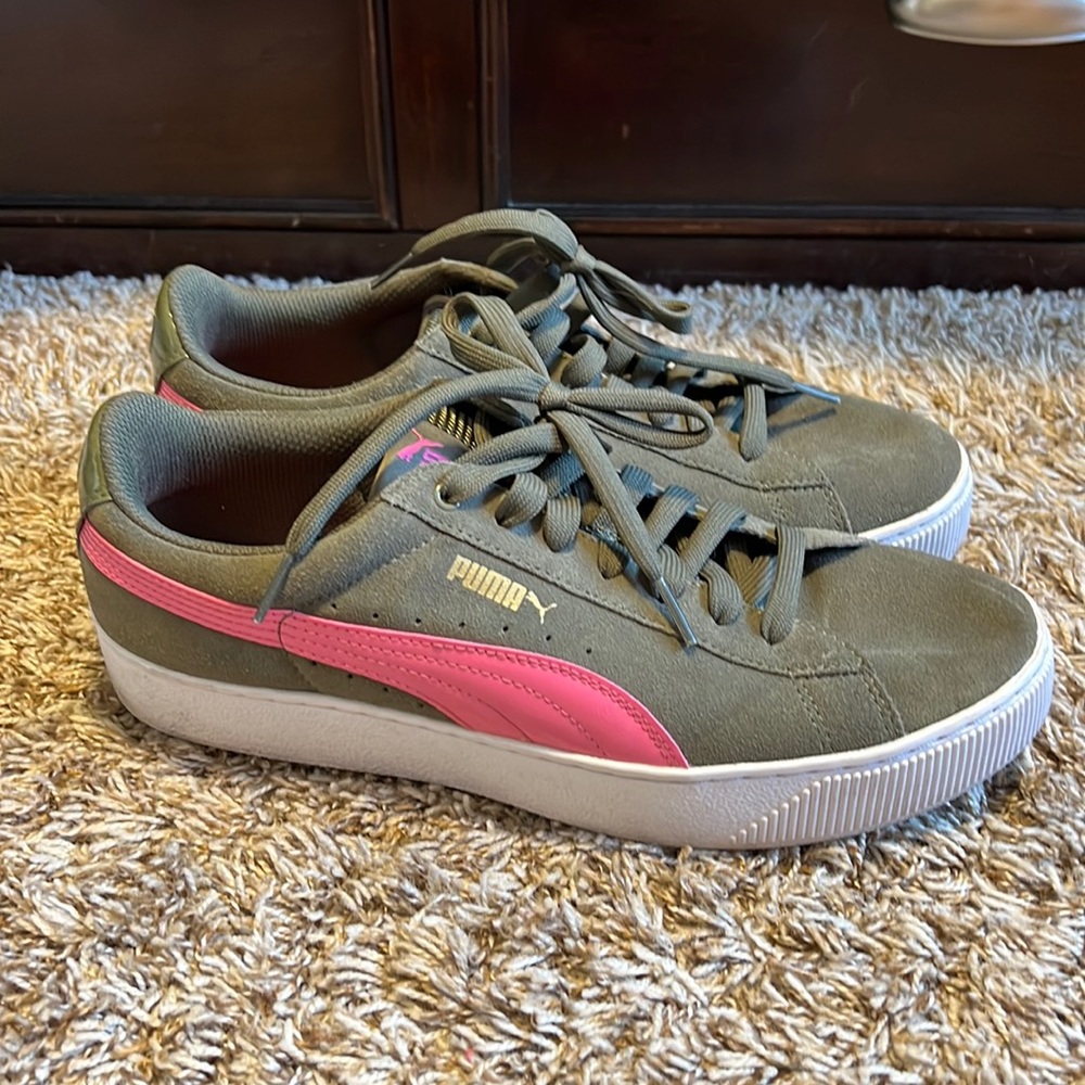 Womens Puma Vikky Platform sneakers